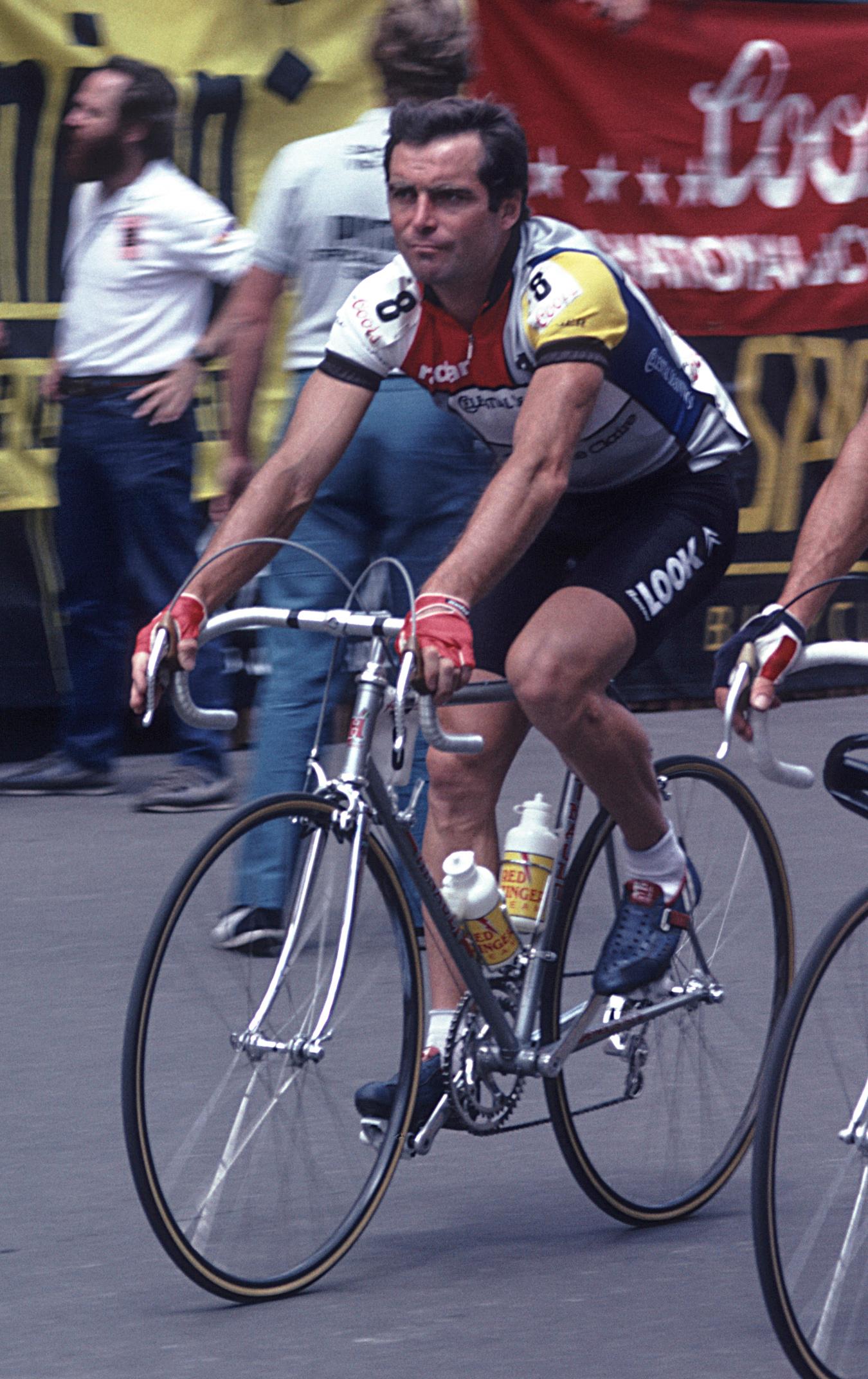 Hinault à Pau — Le maillot jaune le nez en sang